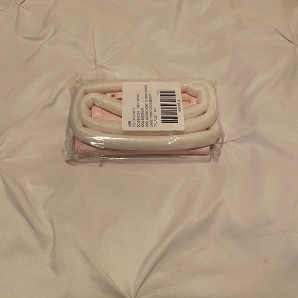 NWT Urban Outfitters iPhone 11 Purse - Picture 6 of 6